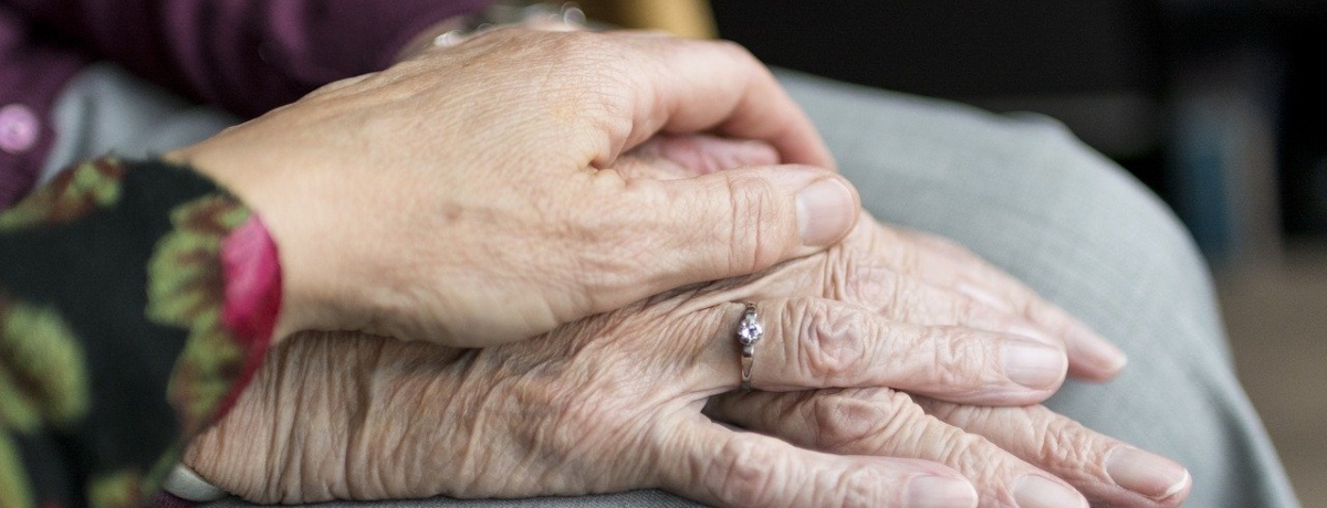 Elderly hands Image by Sabine van Erp from Pixabay 