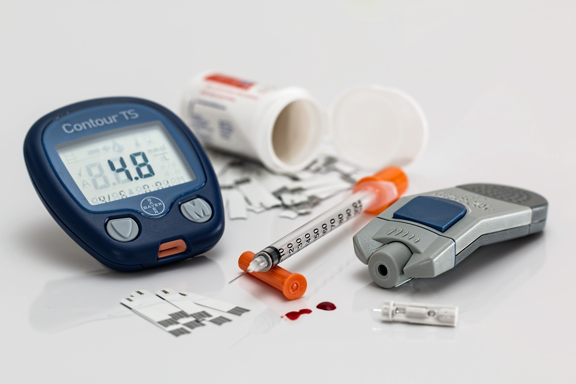 Blood sugar test and diabetes medication Image by Steve Buissinne from Pixabay 