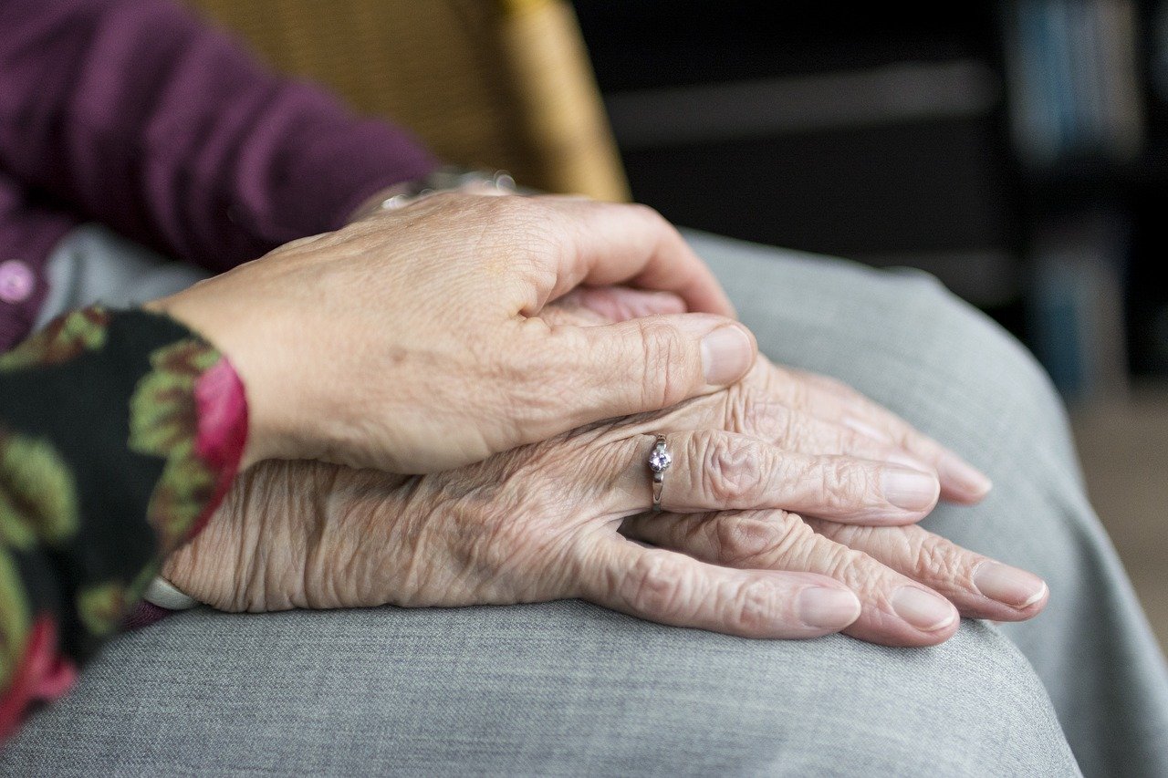 Elderly hands Image by Sabine van Erp from Pixabay 