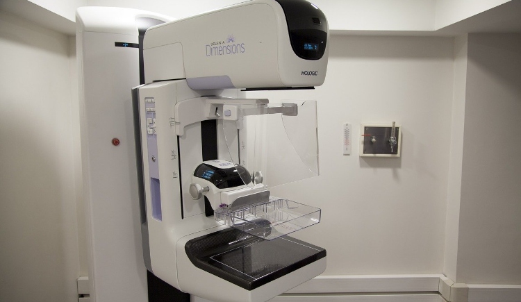 Mammography machine Image by Elías Alarcón from Pixabay