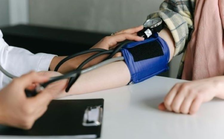 Photo by Thirdman: https://www.pexels.com/photo/a-healthcare-worker-measuring-a-patient-s-blood-pressure-using-a-sphygmomanometer-7659573/